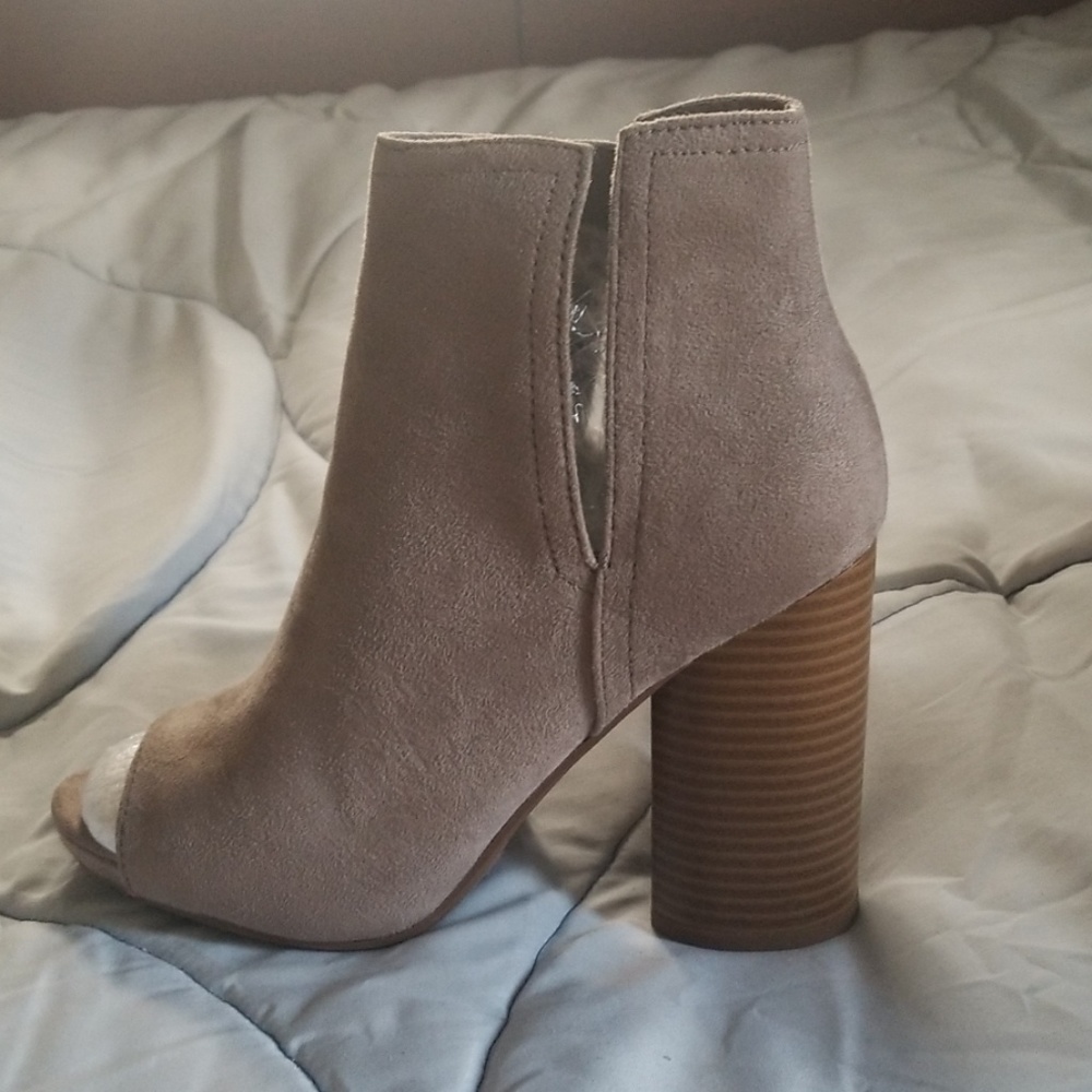 Shoes - Picture 2 of 2